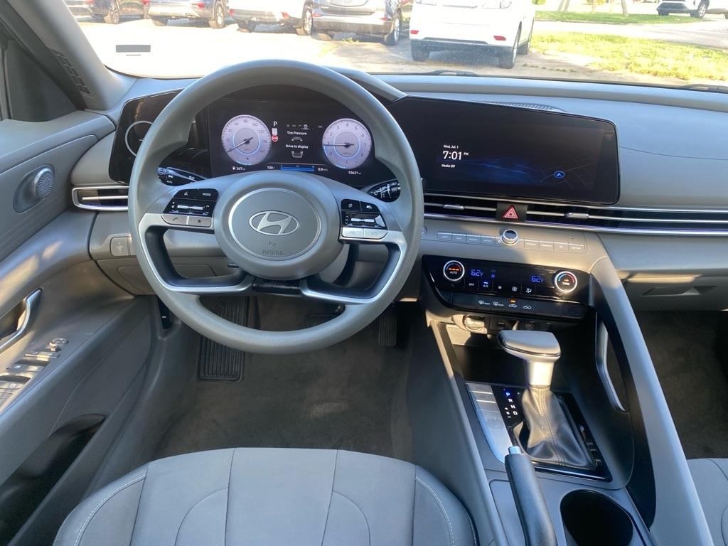 Hyundai Elantra  2024