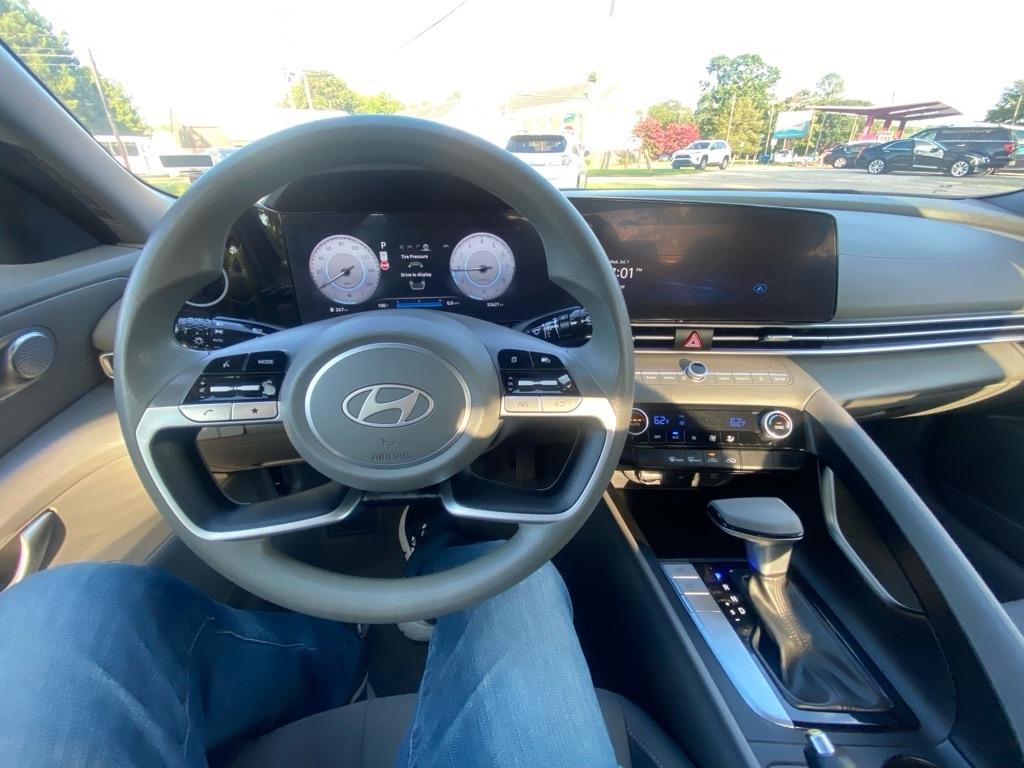 Hyundai Elantra  2024