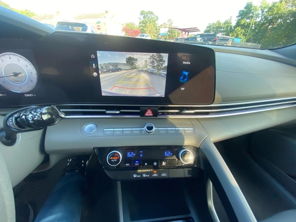 Hyundai Elantra  2024