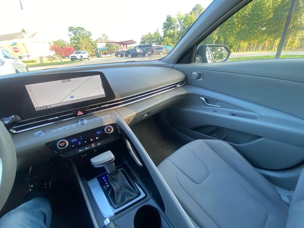 Hyundai Elantra  2024