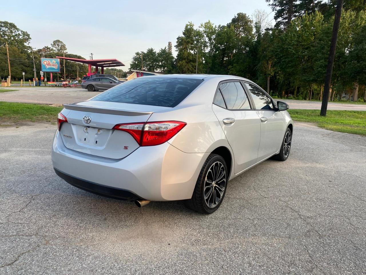 Toyota Corolla 4dr Sdn Auto S (Natl) 2015