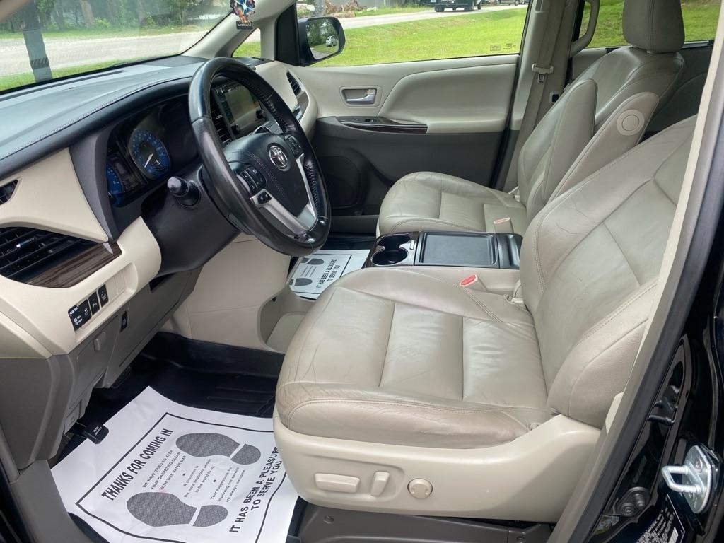 Toyota Sienna  2016