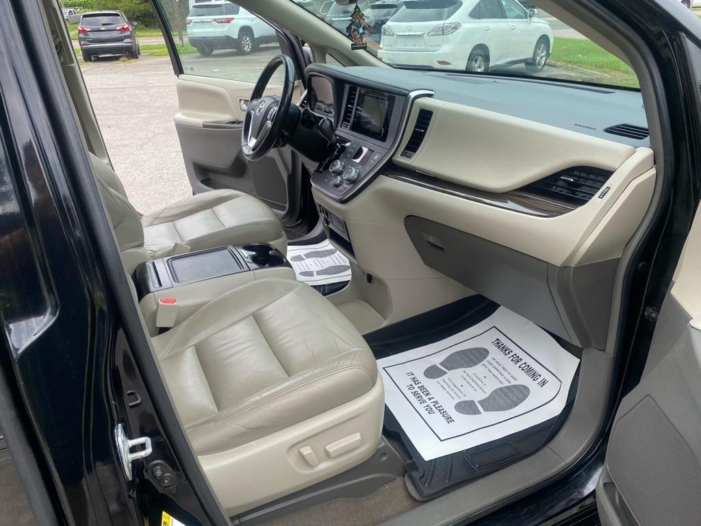 Toyota Sienna  2016