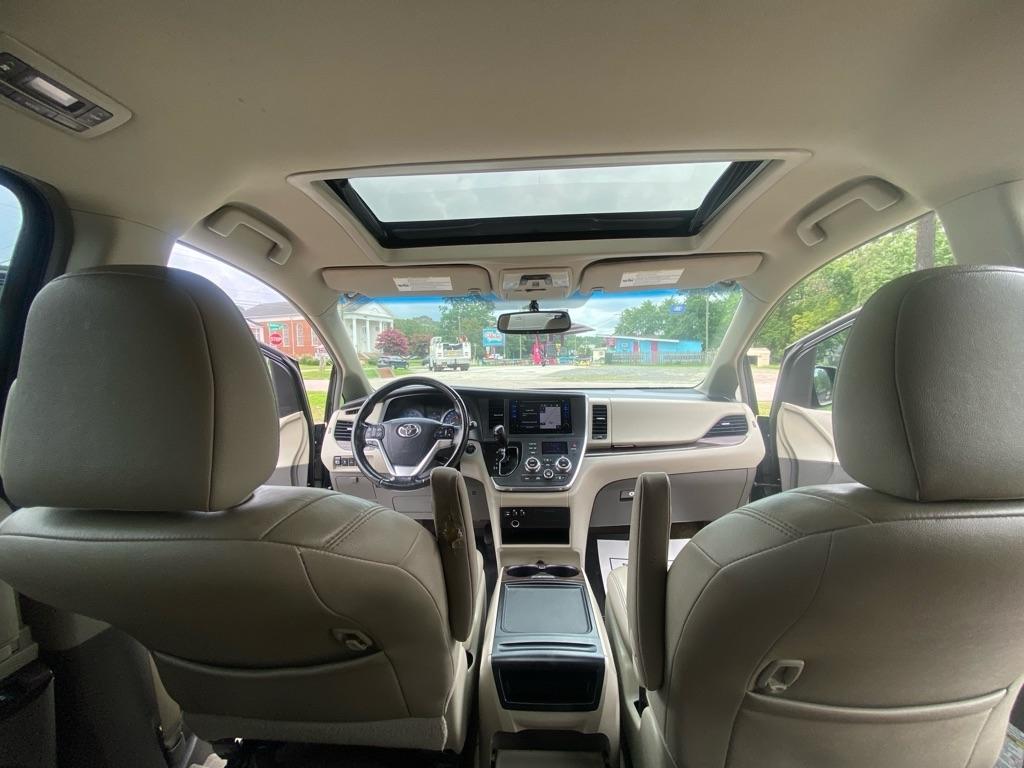 Toyota Sienna  2016