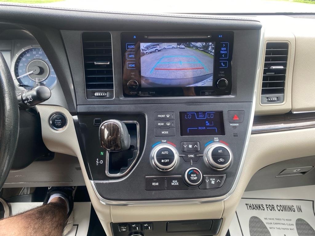 Toyota Sienna  2016