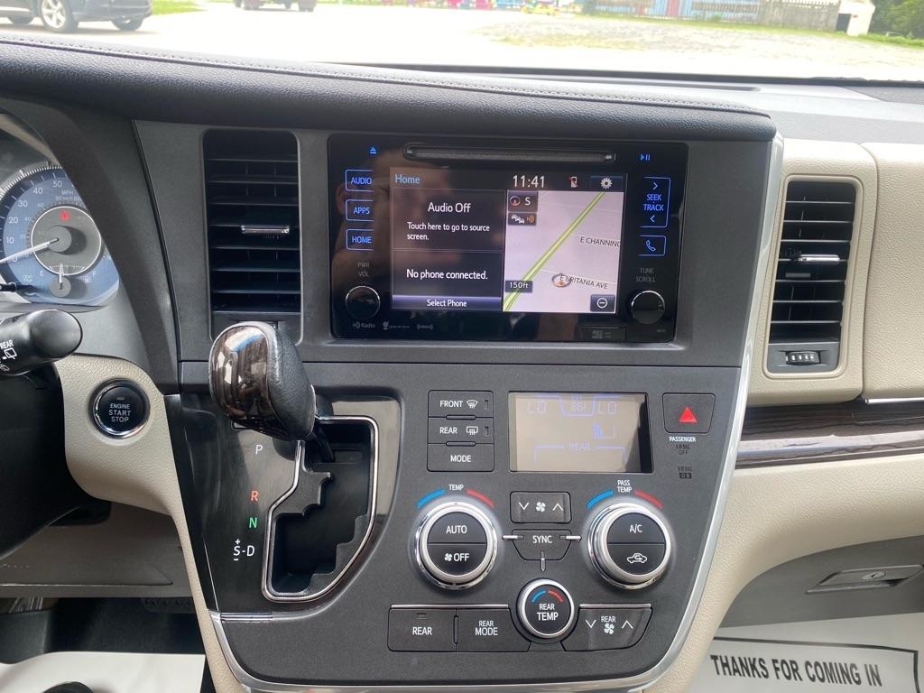 Toyota Sienna  2016
