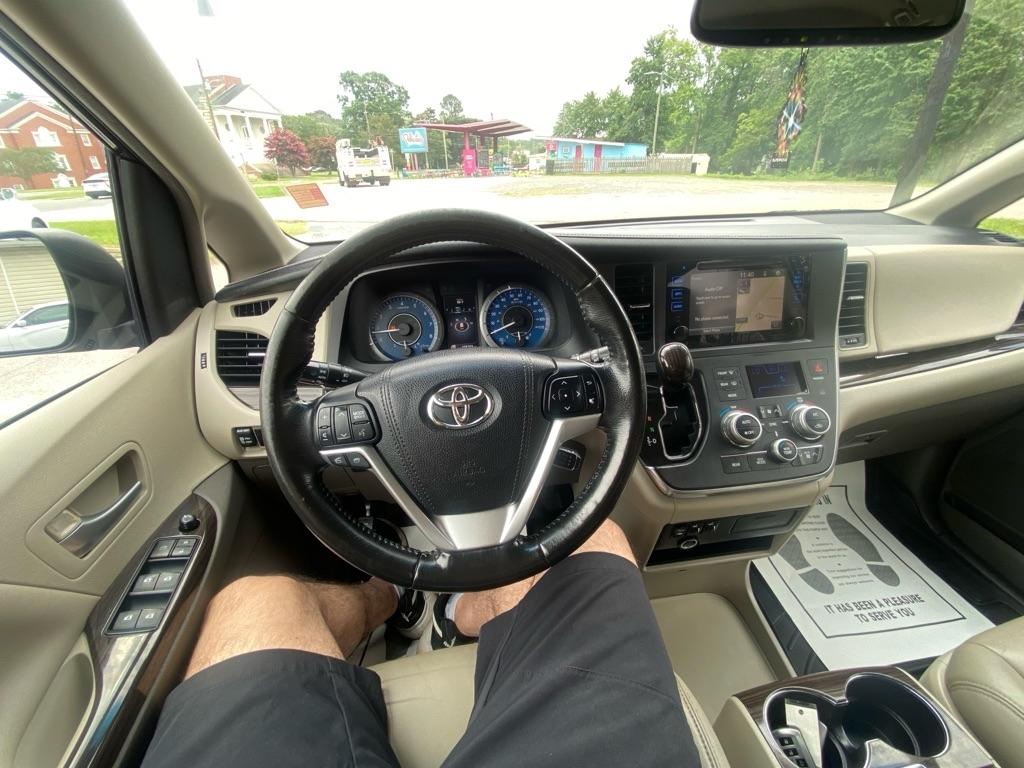Toyota Sienna  2016
