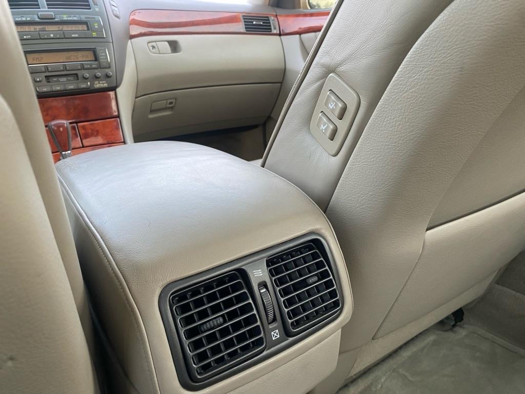Lexus LS 430  2002