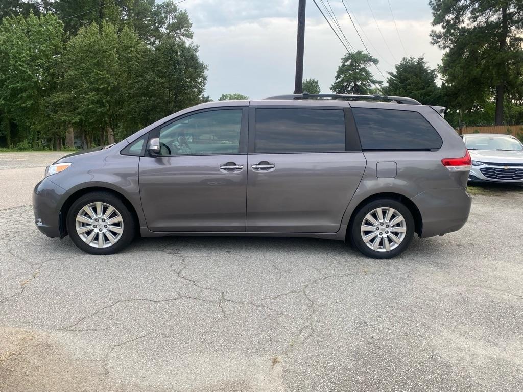 Toyota Sienna  2013