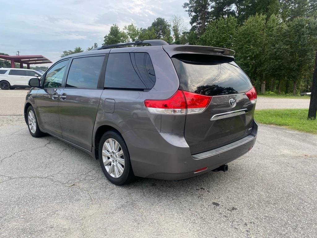 Toyota Sienna  2013