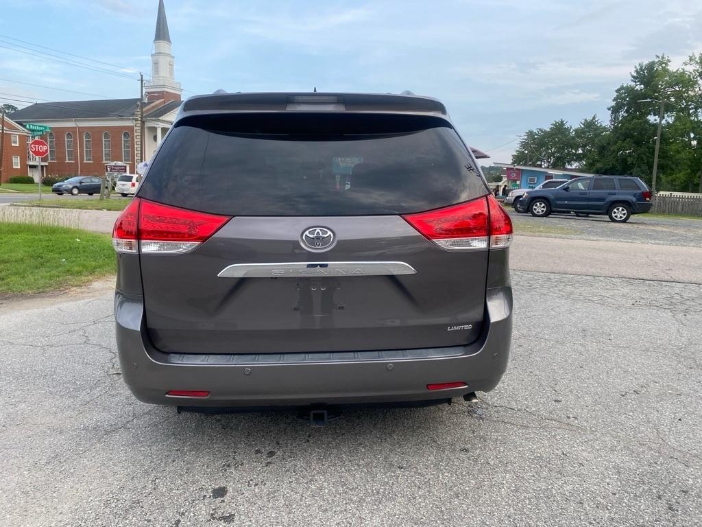 Toyota Sienna  2013