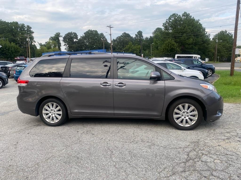 Toyota Sienna  2013