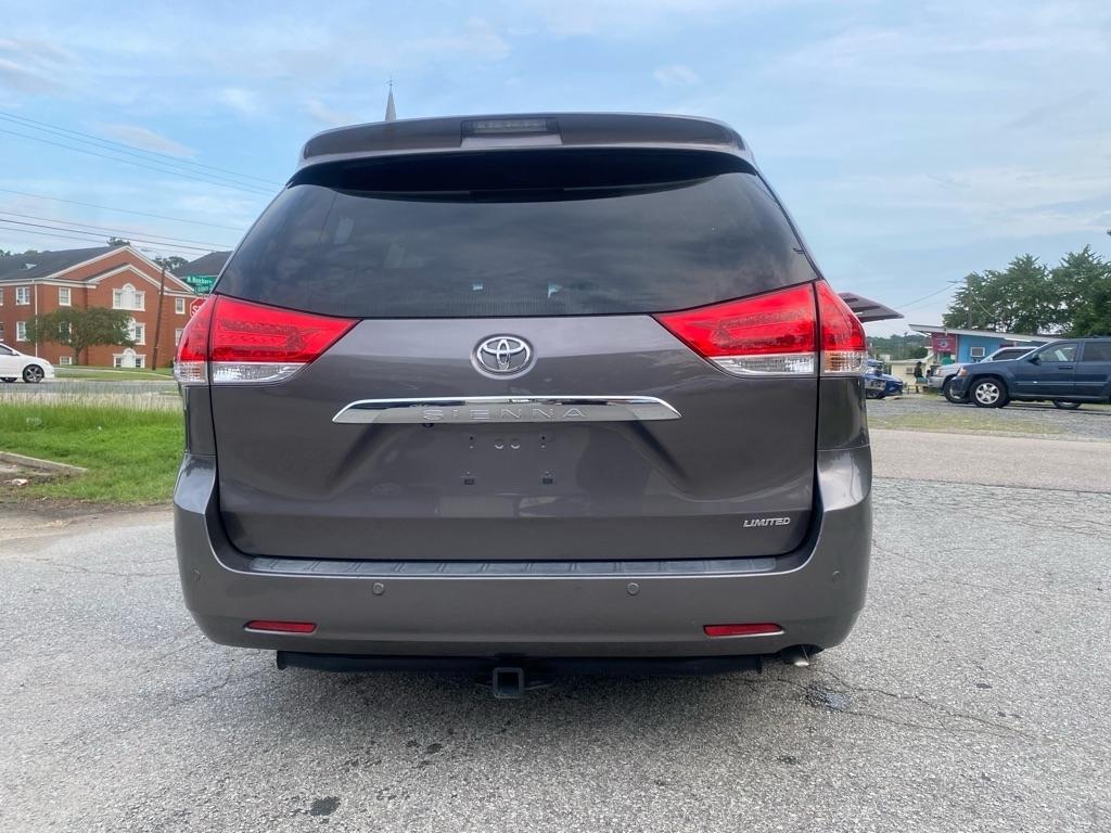 Toyota Sienna  2013