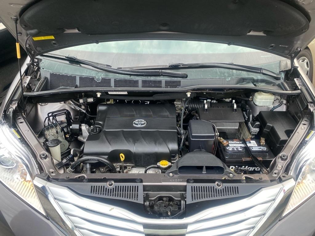 Toyota Sienna  2013