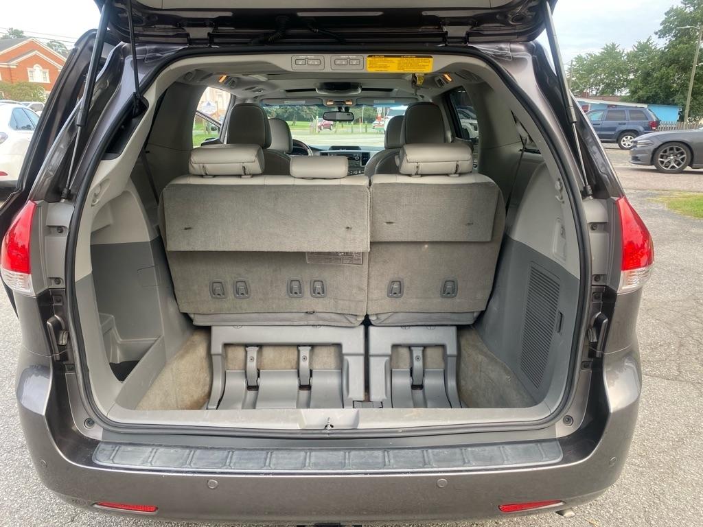 Toyota Sienna  2013