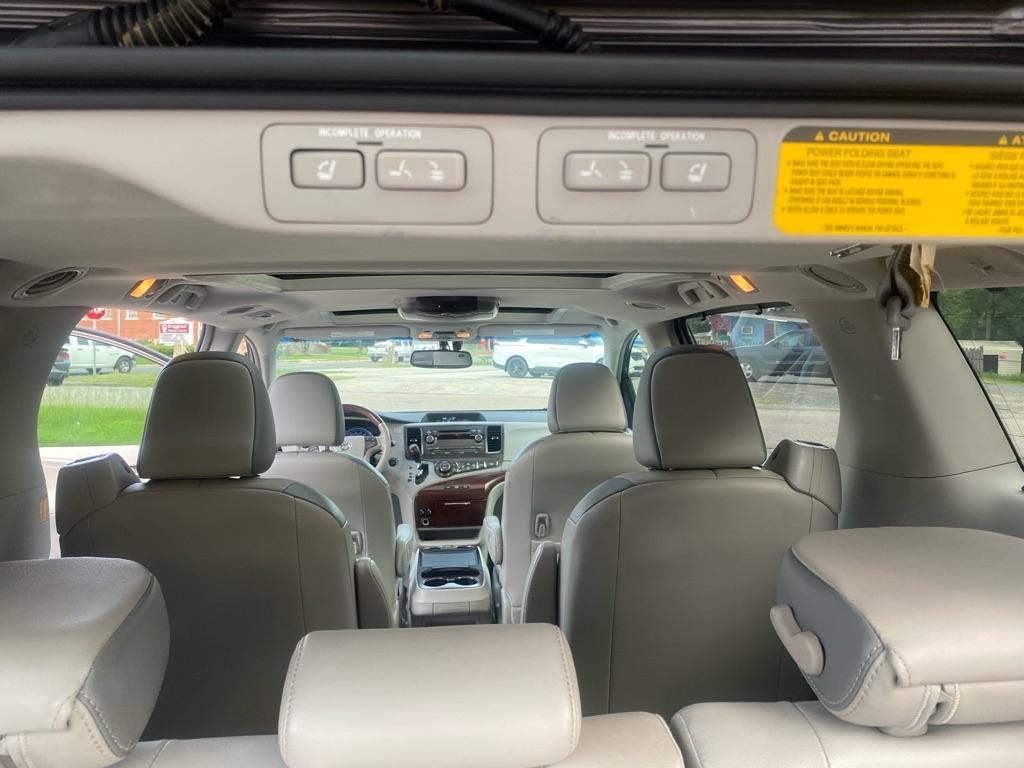 Toyota Sienna  2013
