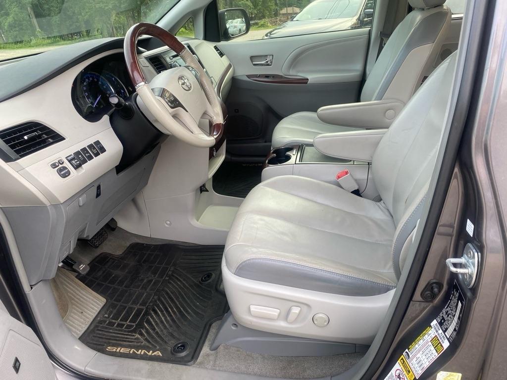 Toyota Sienna  2013