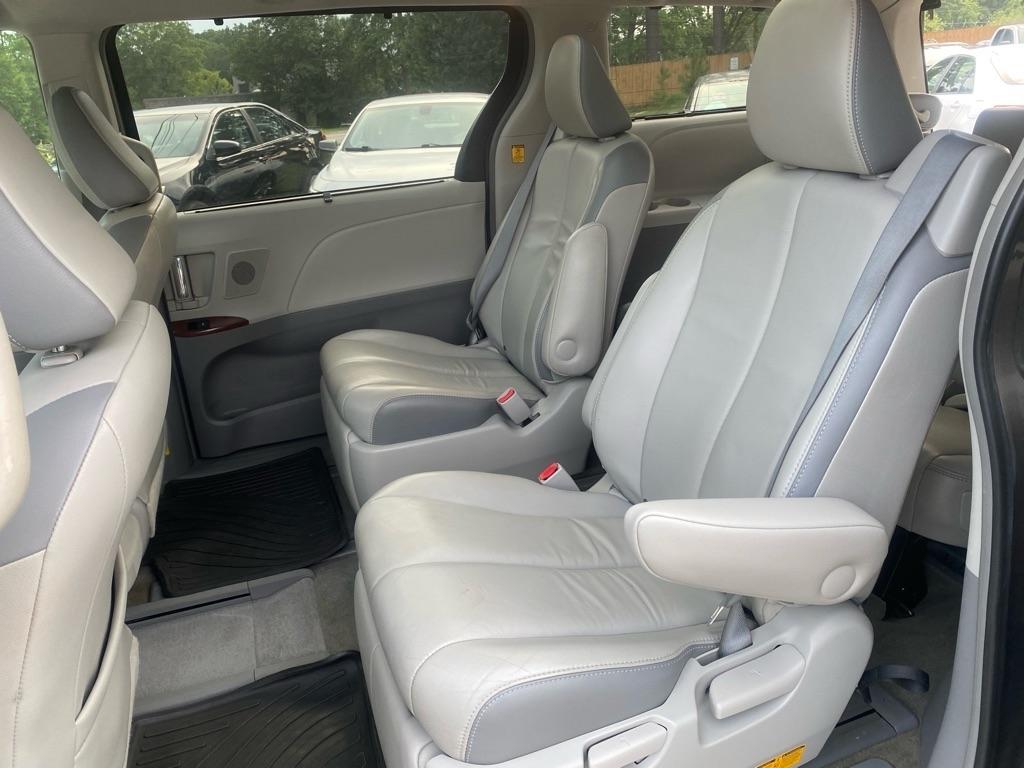 Toyota Sienna  2013