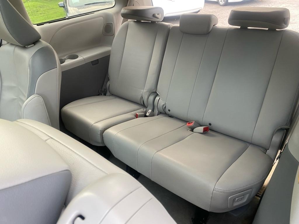 Toyota Sienna  2013
