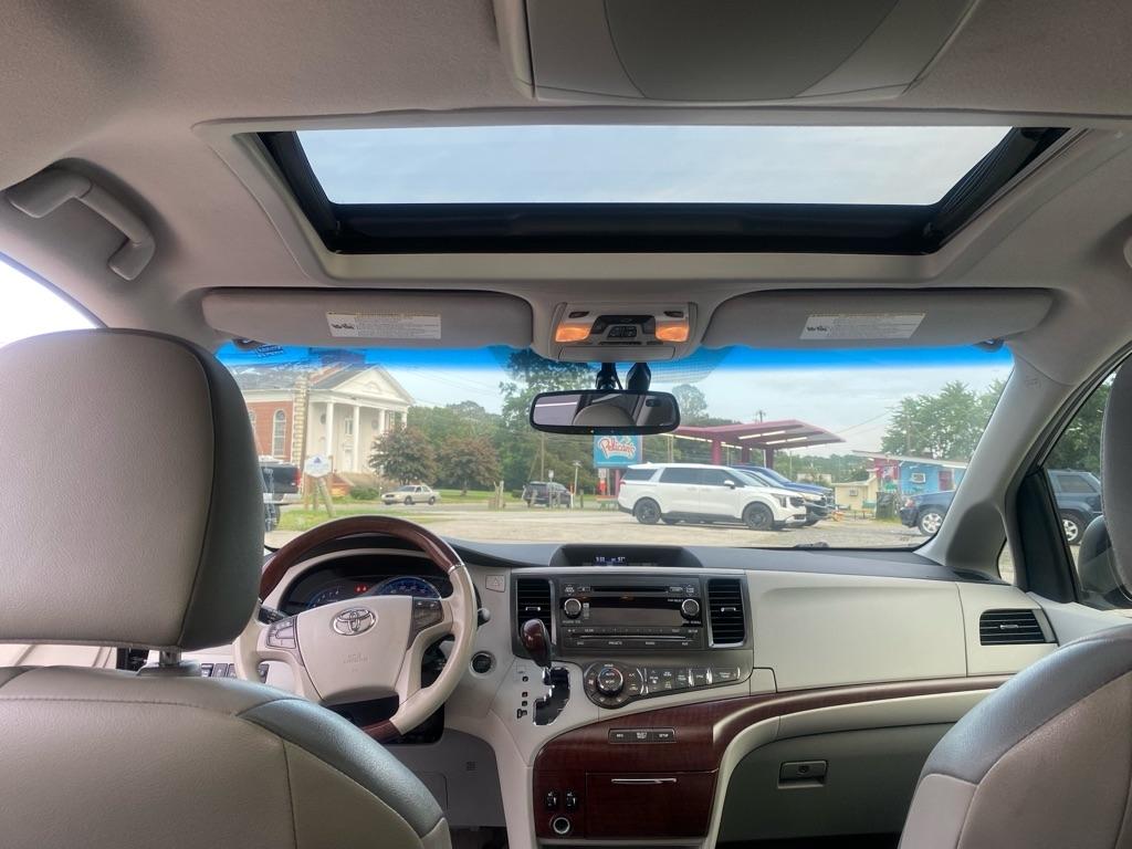 Toyota Sienna  2013