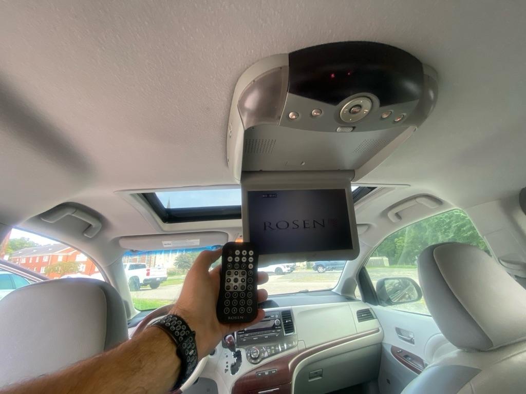 Toyota Sienna  2013