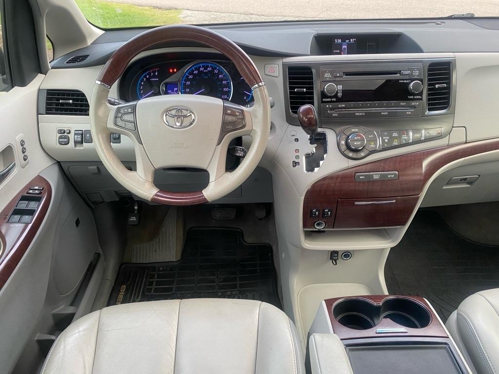 Toyota Sienna  2013