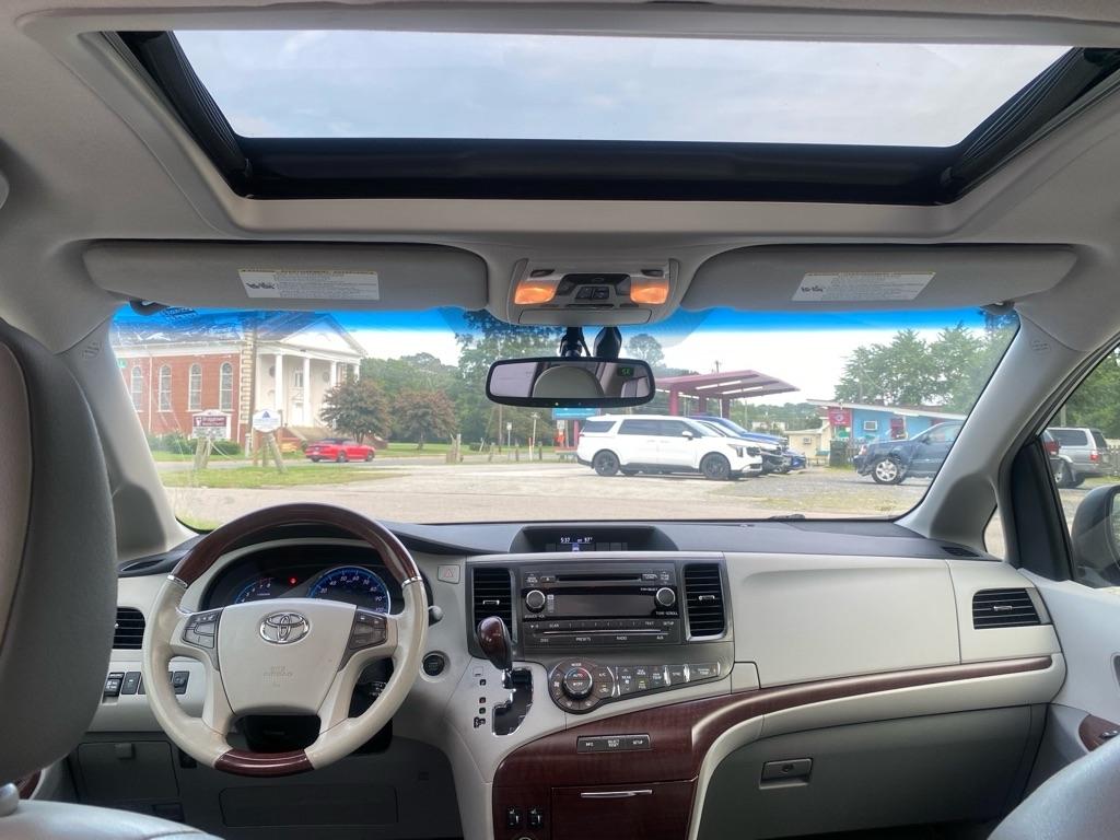 Toyota Sienna  2013