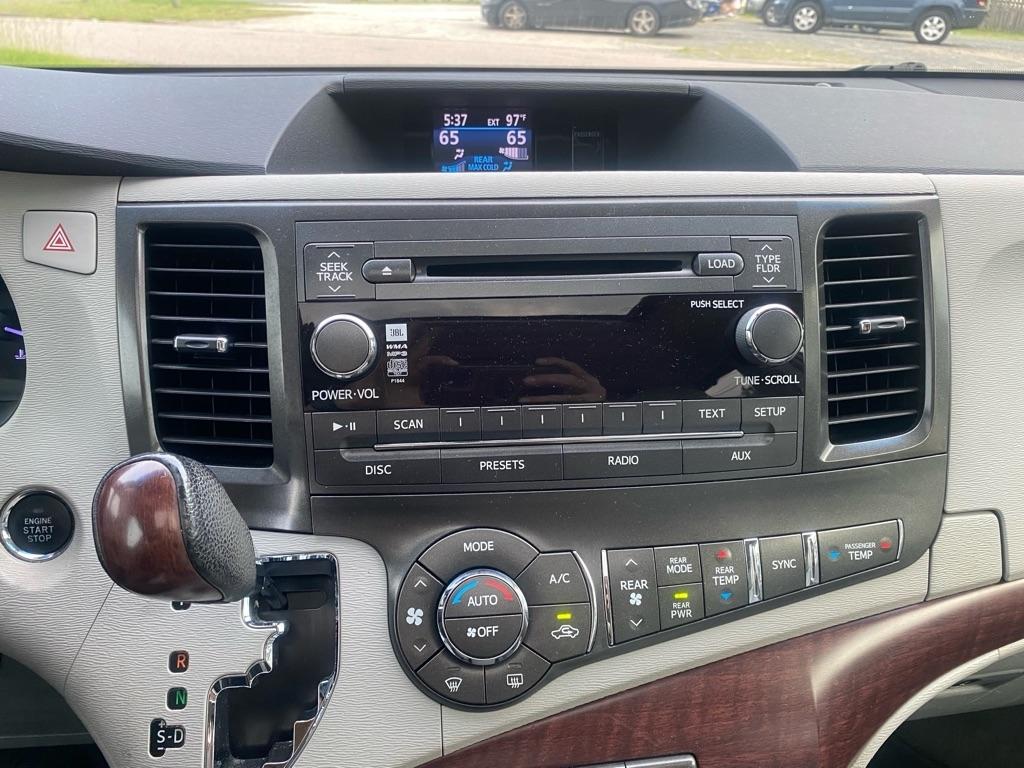 Toyota Sienna  2013