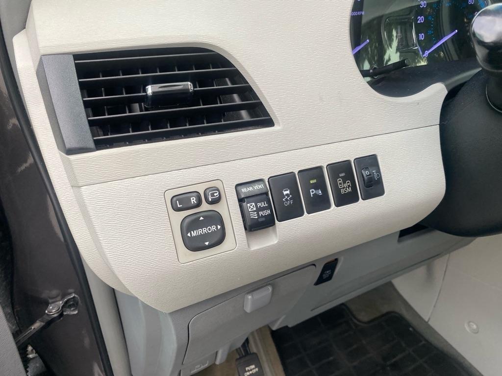Toyota Sienna  2013