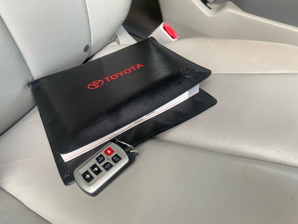 Toyota Sienna  2013