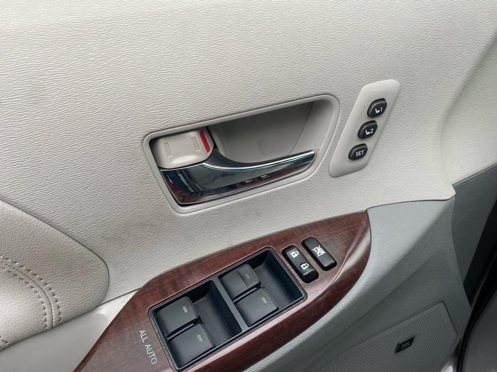 Toyota Sienna  2013