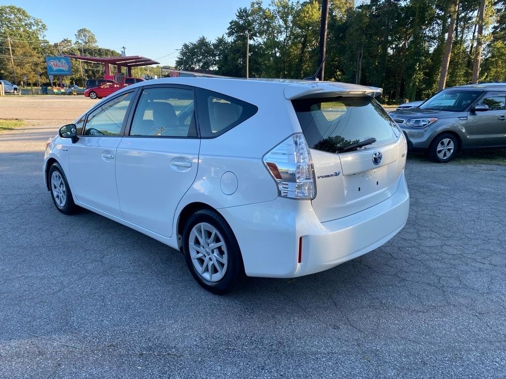Toyota Prius V  2014