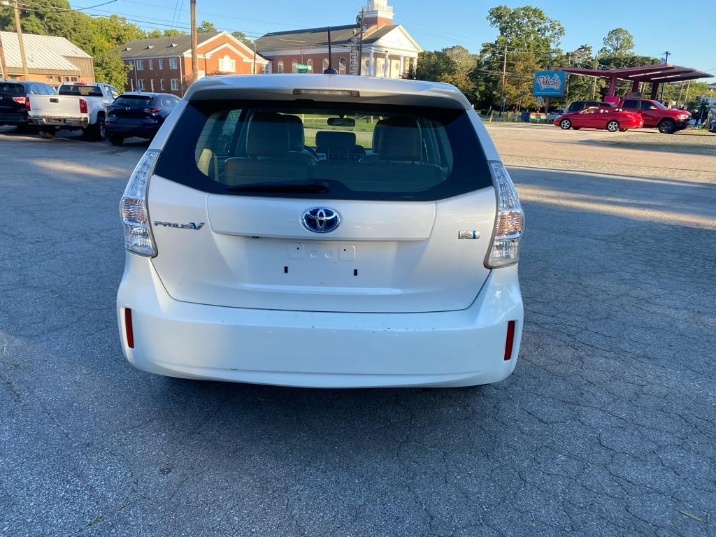 Toyota Prius V  2014