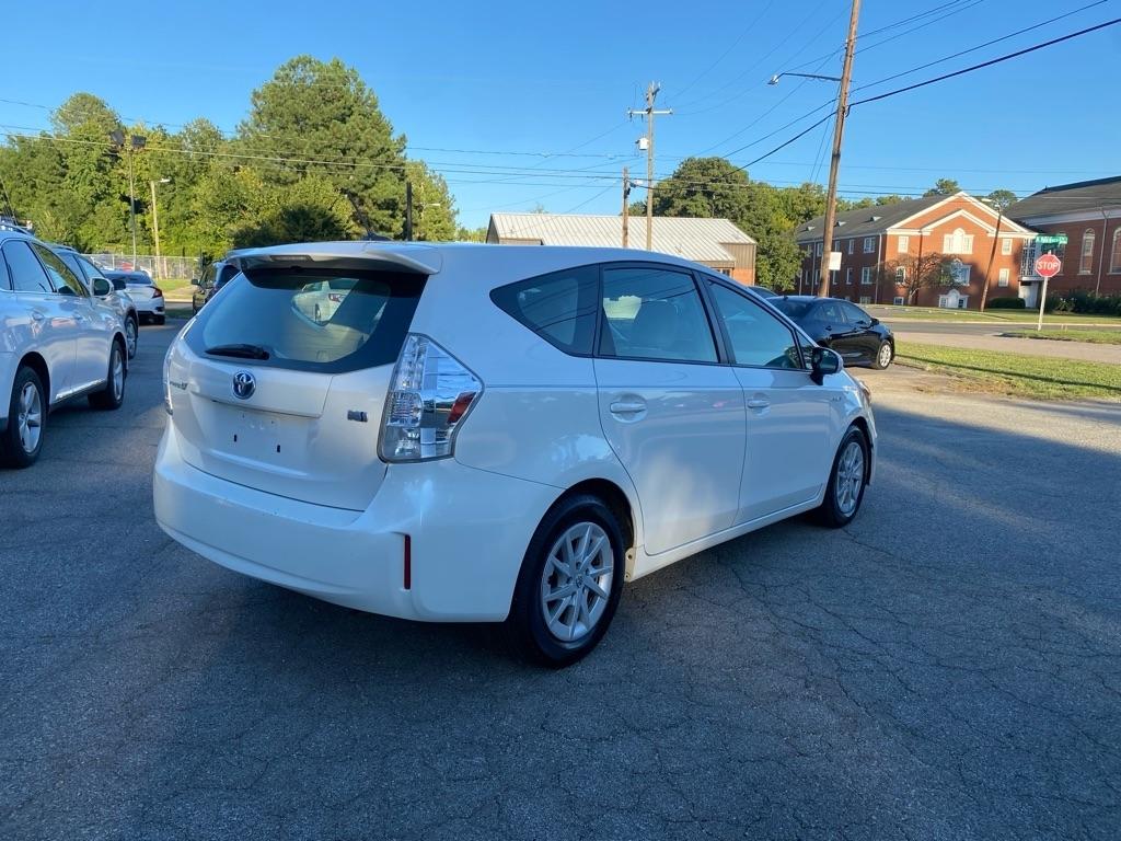 Toyota Prius V  2014