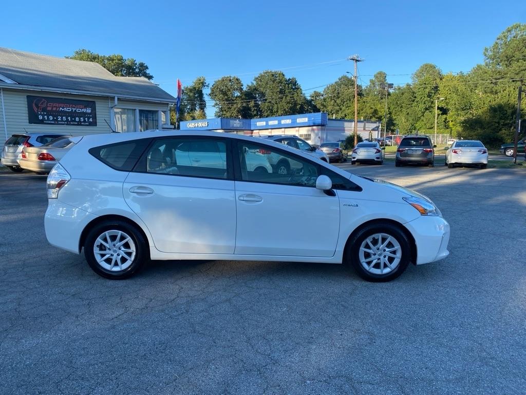 Toyota Prius V  2014
