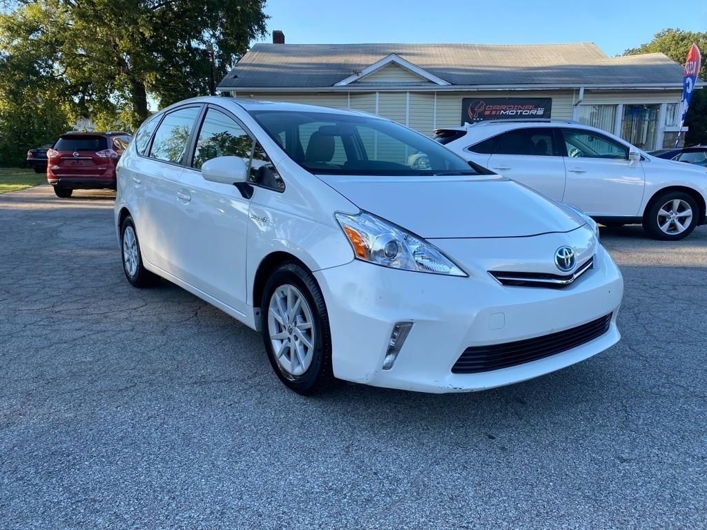 Toyota Prius V  2014
