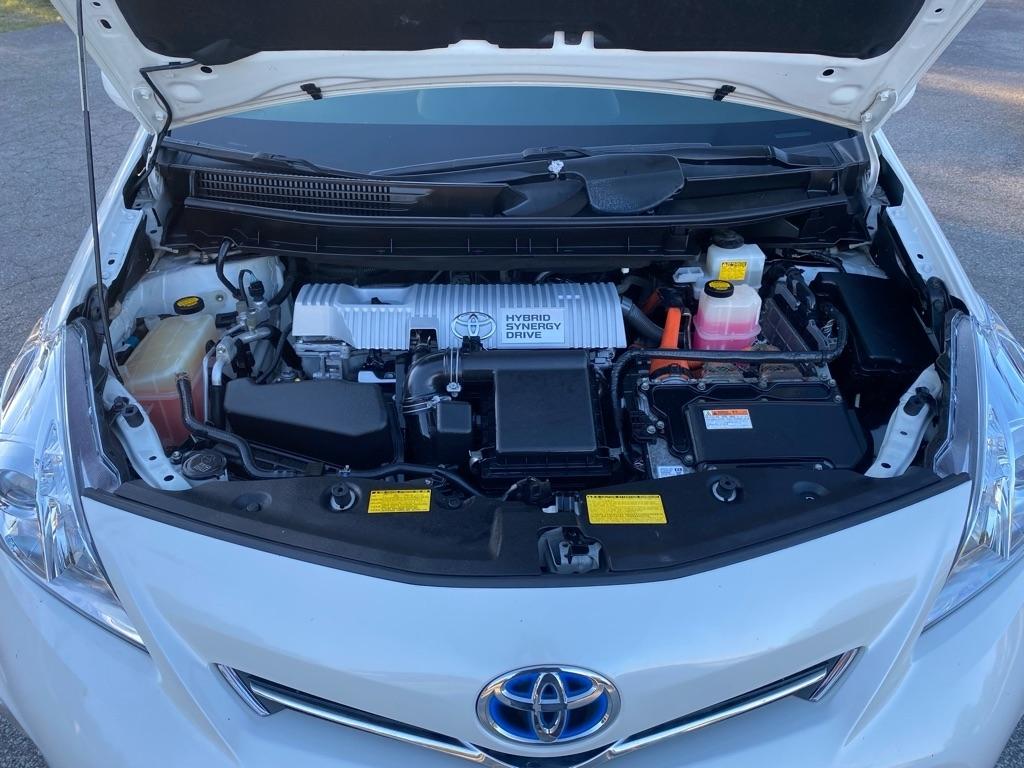 Toyota Prius V  2014