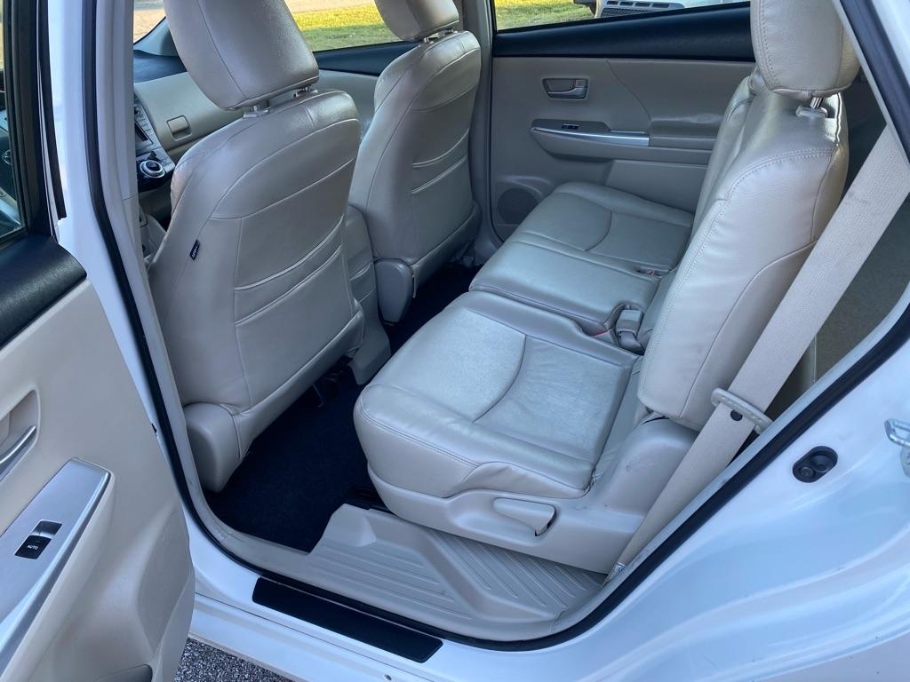 Toyota Prius V  2014