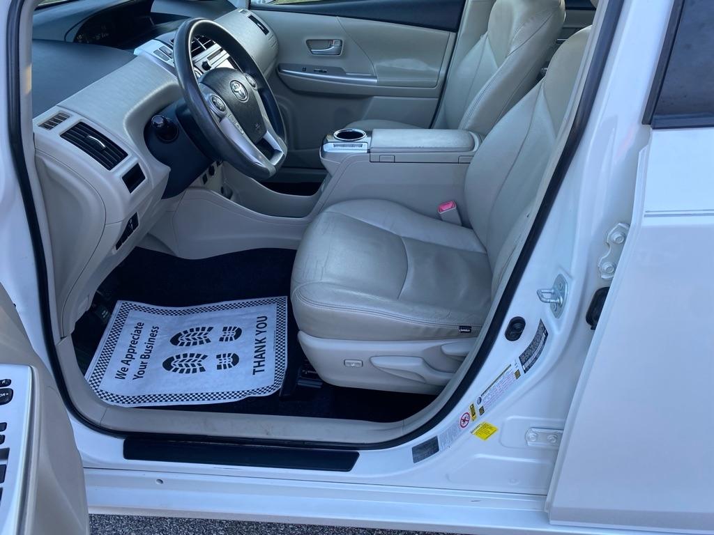 Toyota Prius V  2014