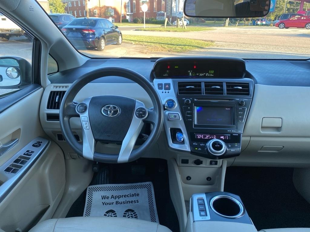 Toyota Prius V  2014