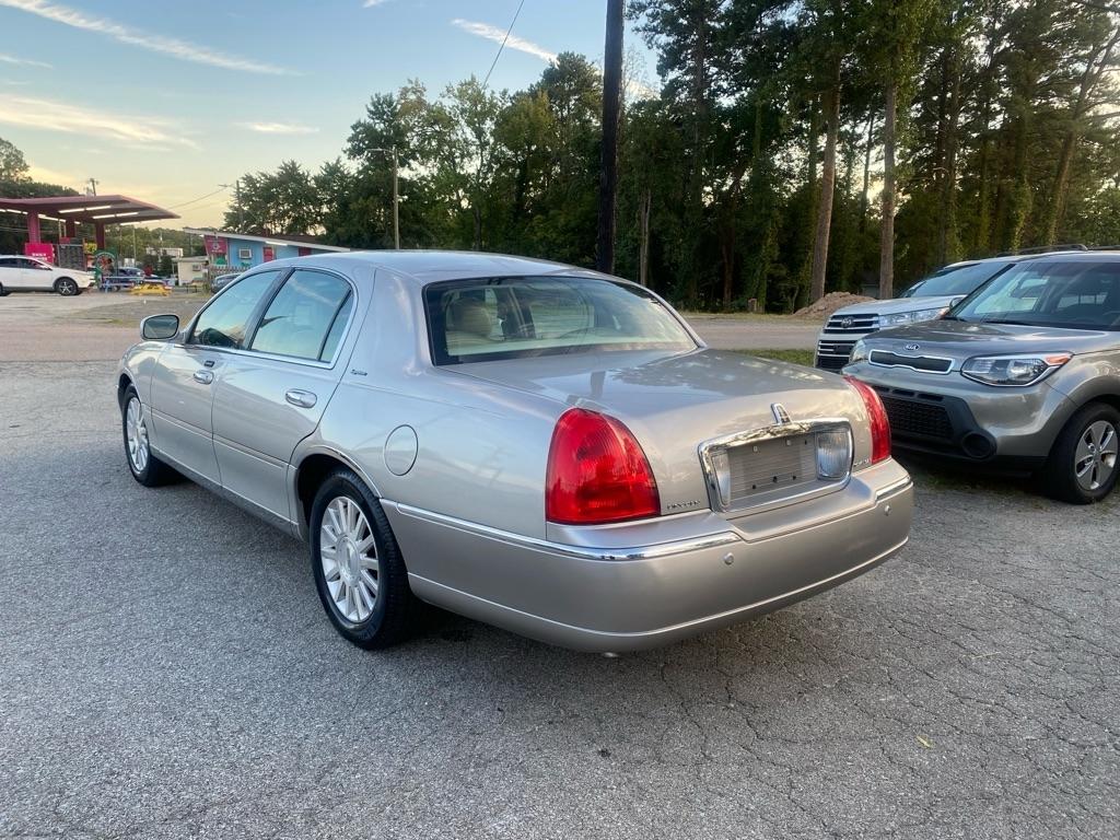 Lincoln Town Car  2004