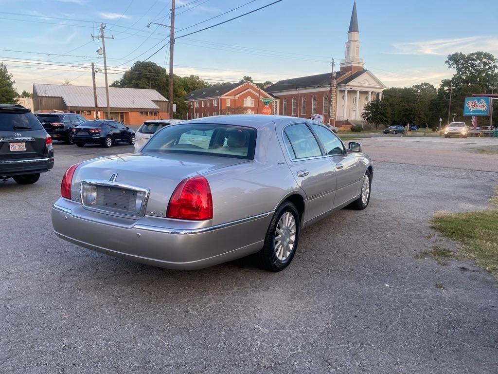 Lincoln Town Car  2004