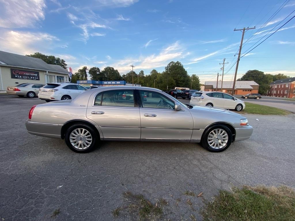 Lincoln Town Car  2004