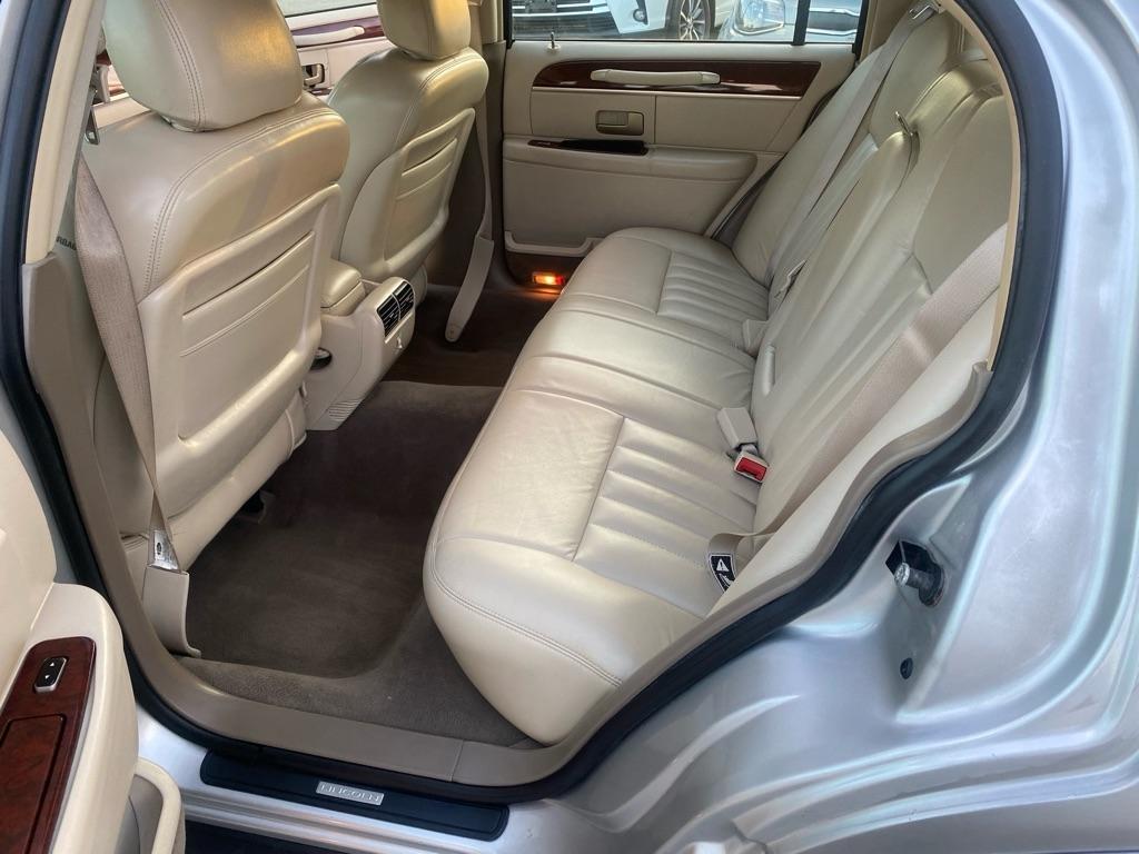 Lincoln Town Car  2004