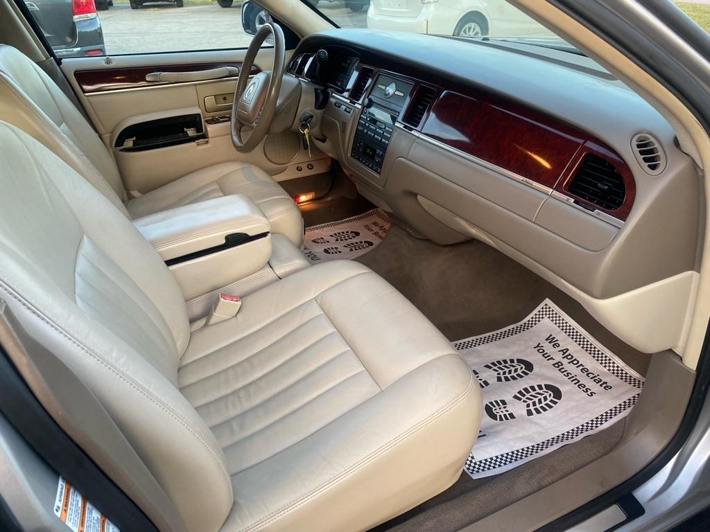 Lincoln Town Car  2004