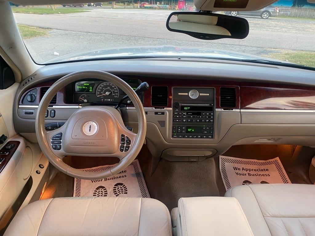Lincoln Town Car  2004