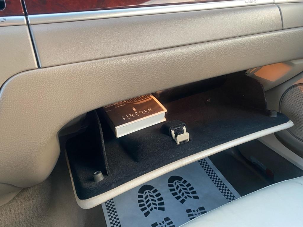 Lincoln Town Car  2004