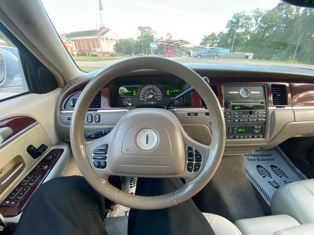 Lincoln Town Car  2004