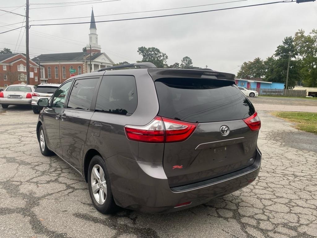 Toyota Sienna  2017