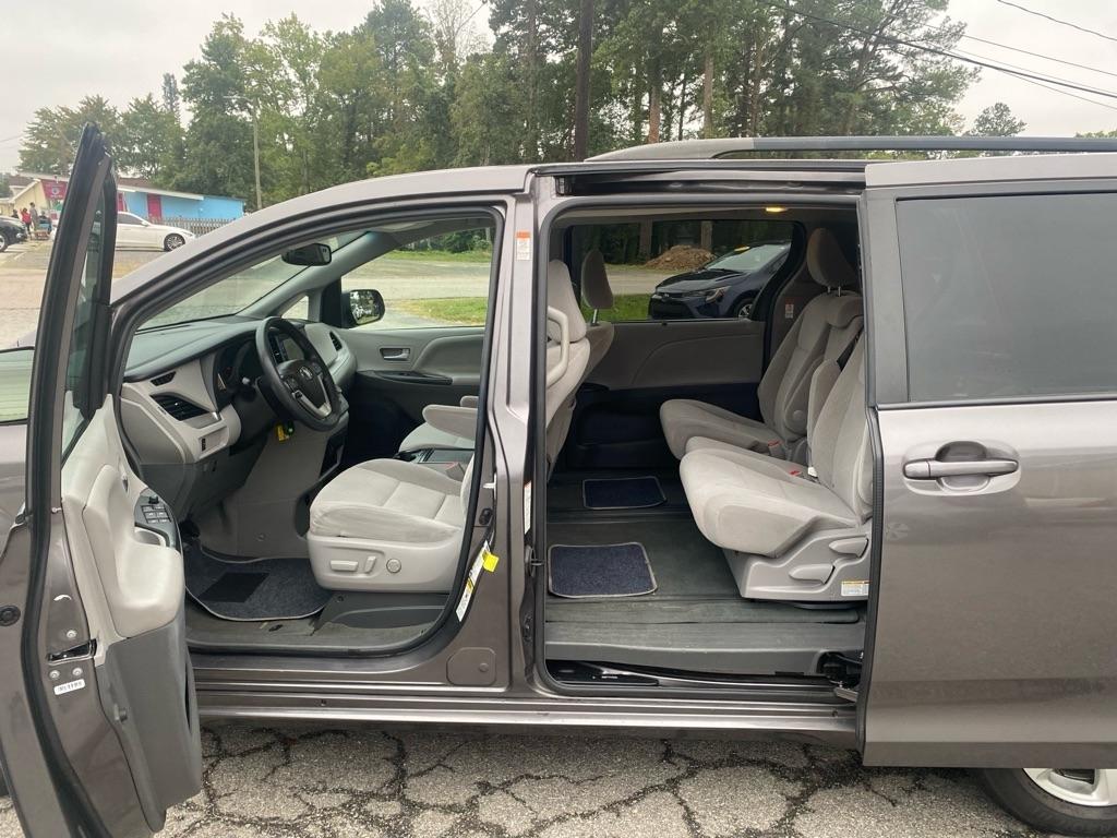 Toyota Sienna  2017